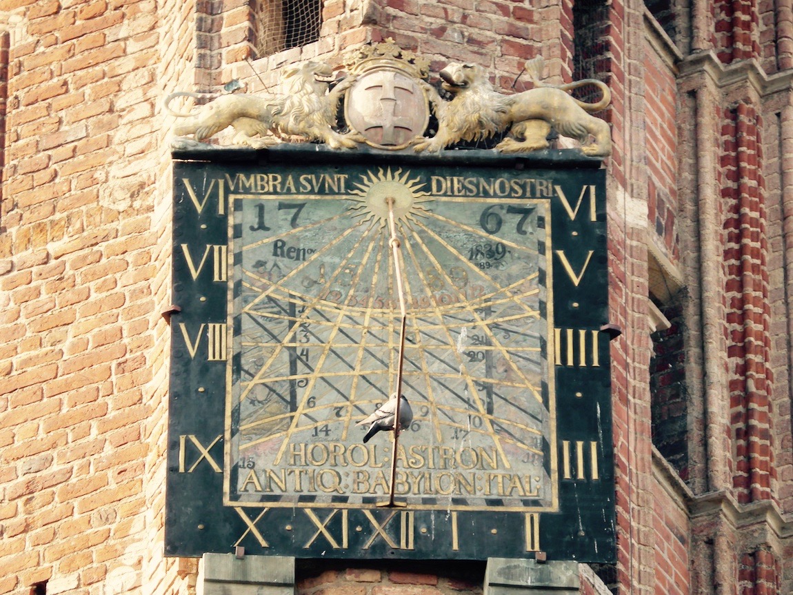 Die Münchner Astrologin Sonja Schön erstellt das individuelle Horoskop basierend auf dem Wissen der Renaissance Astrologie mit den Schwerpunkten: Liebe & Partnerschaft, Gesundheit, Geld & Beruf.